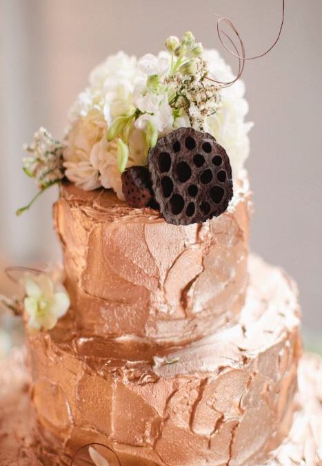 Rose gold wedding cake at metallic decorated wedding